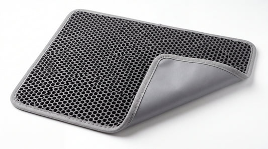 Tapis de litière alvéolé gris double couche — vue studio, coin replié