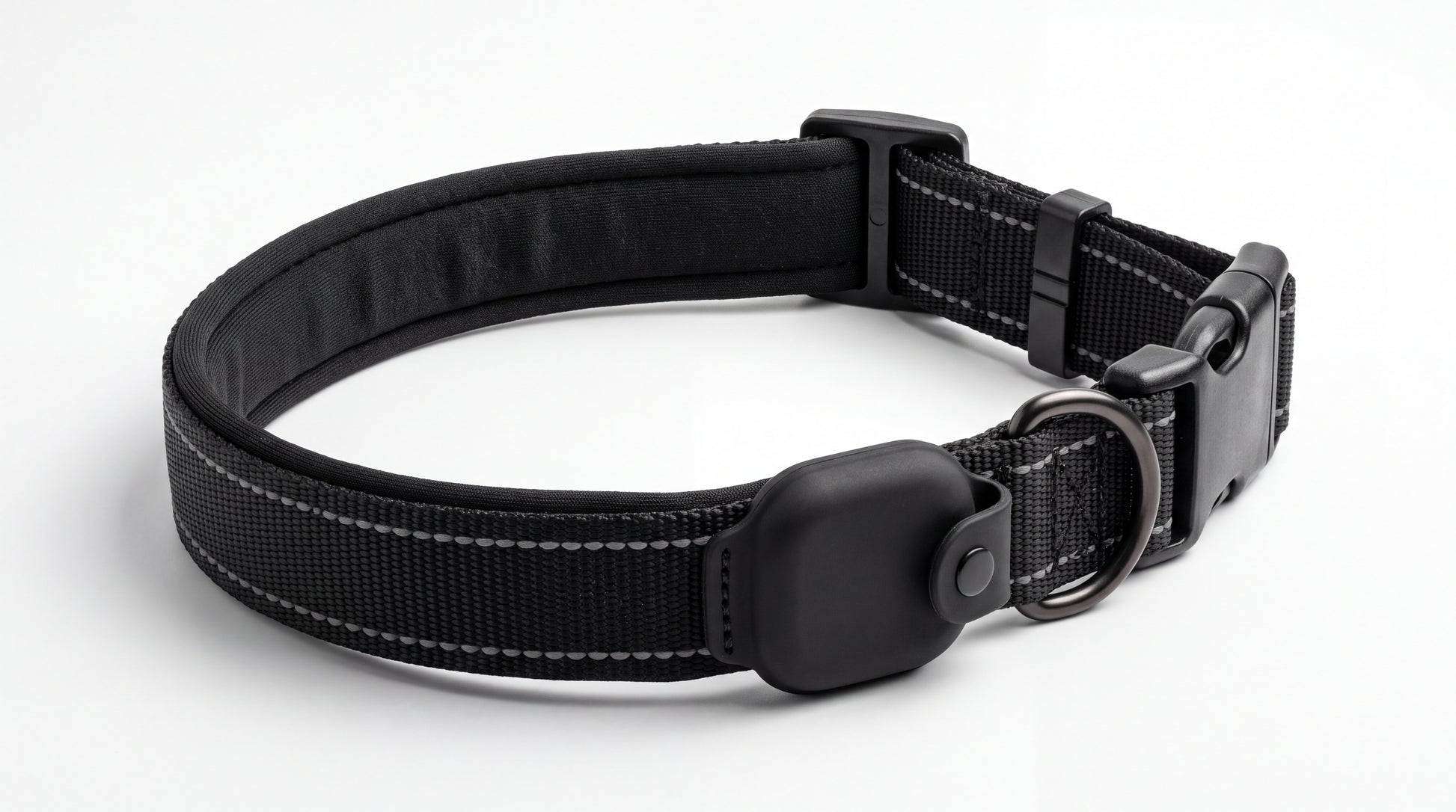 Collier porte-traceur noir réfléchissant — vue studio